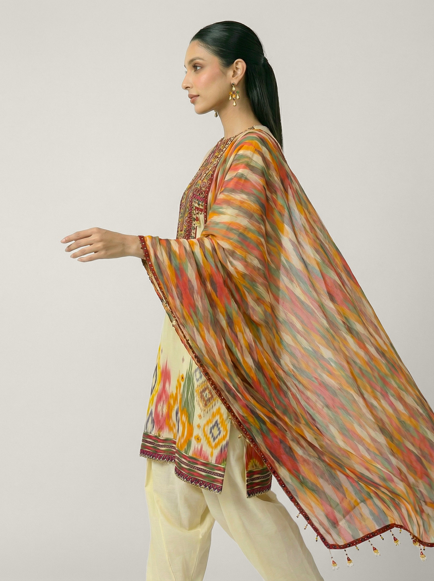 Ahaana Kurta Set - Off-white