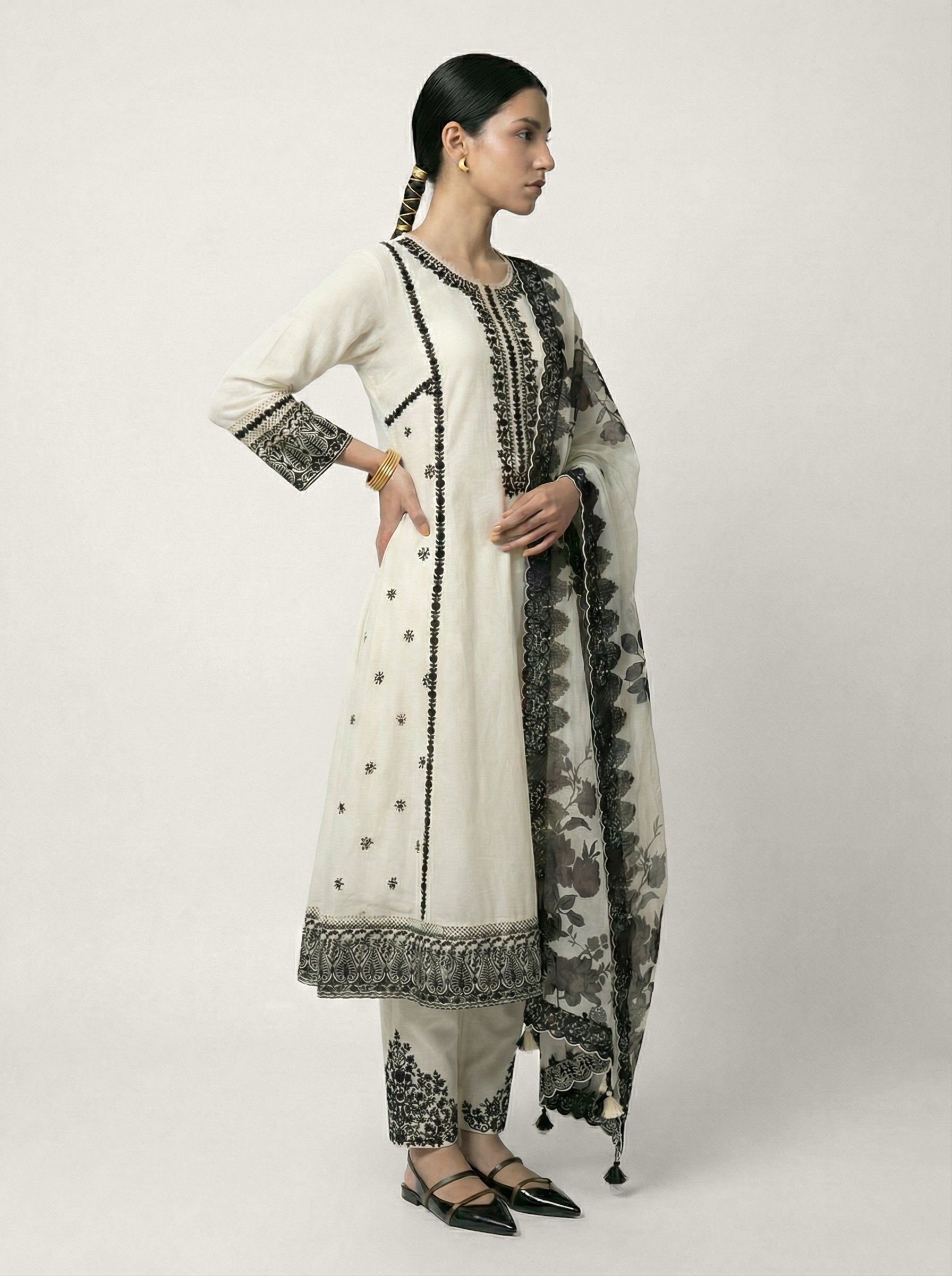 Aavriti Kurta Set - White