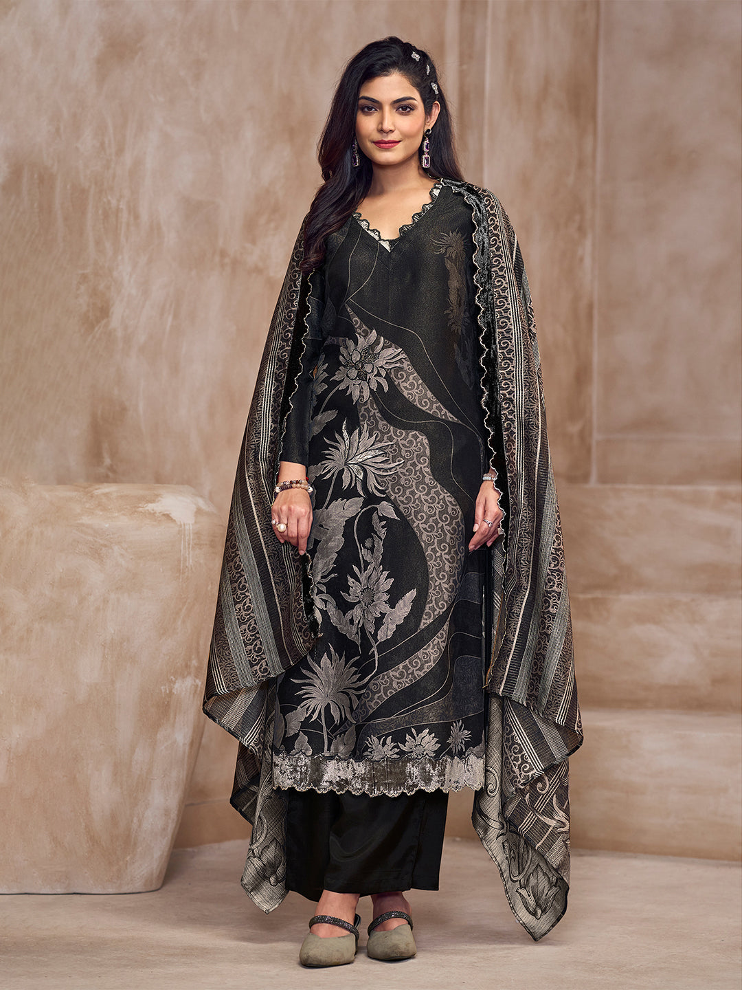 Manvi Kurta Set with Dupatta - Black