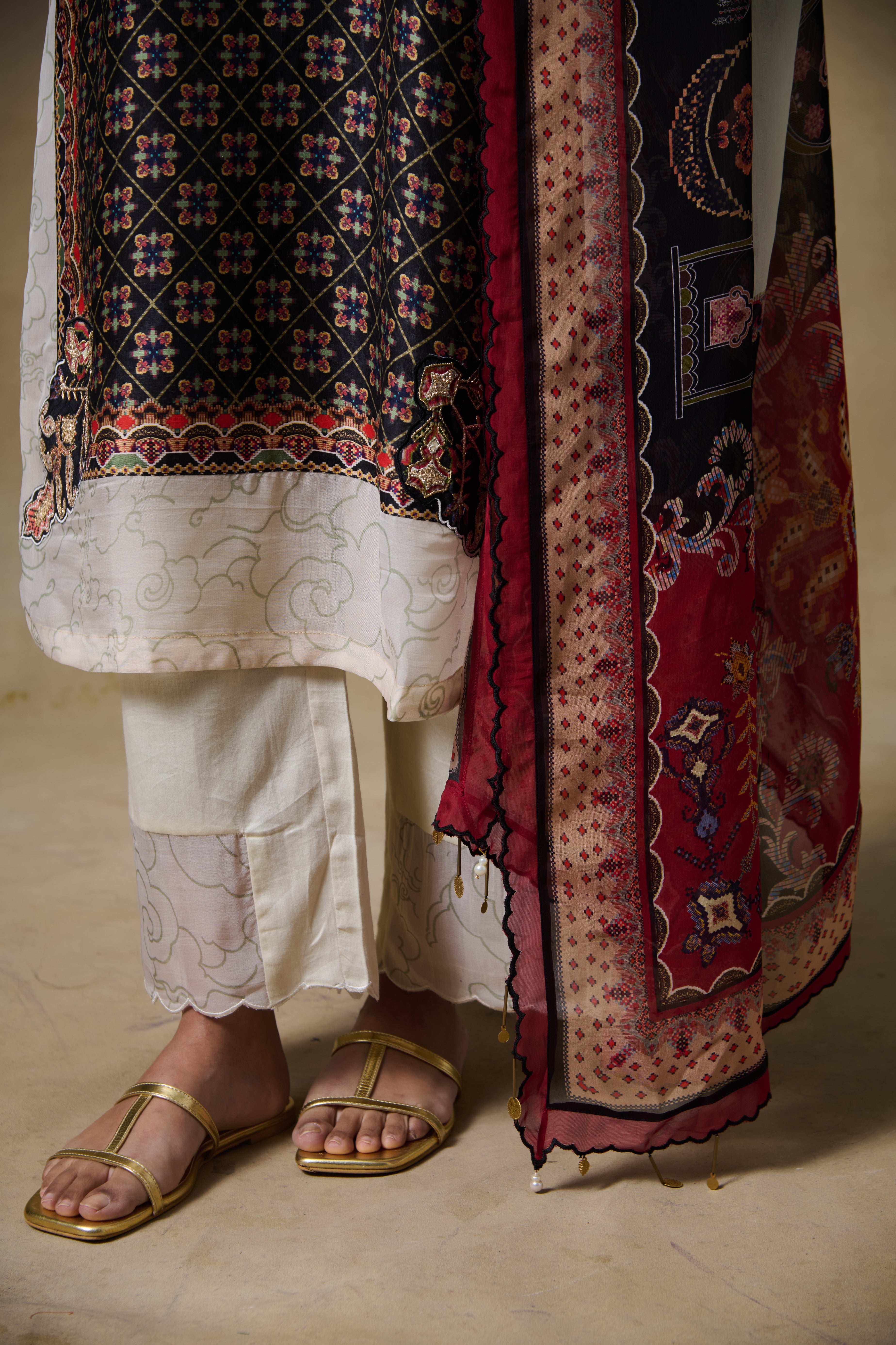 Sorai Kurta Set with Dupatta – Black & Off-white