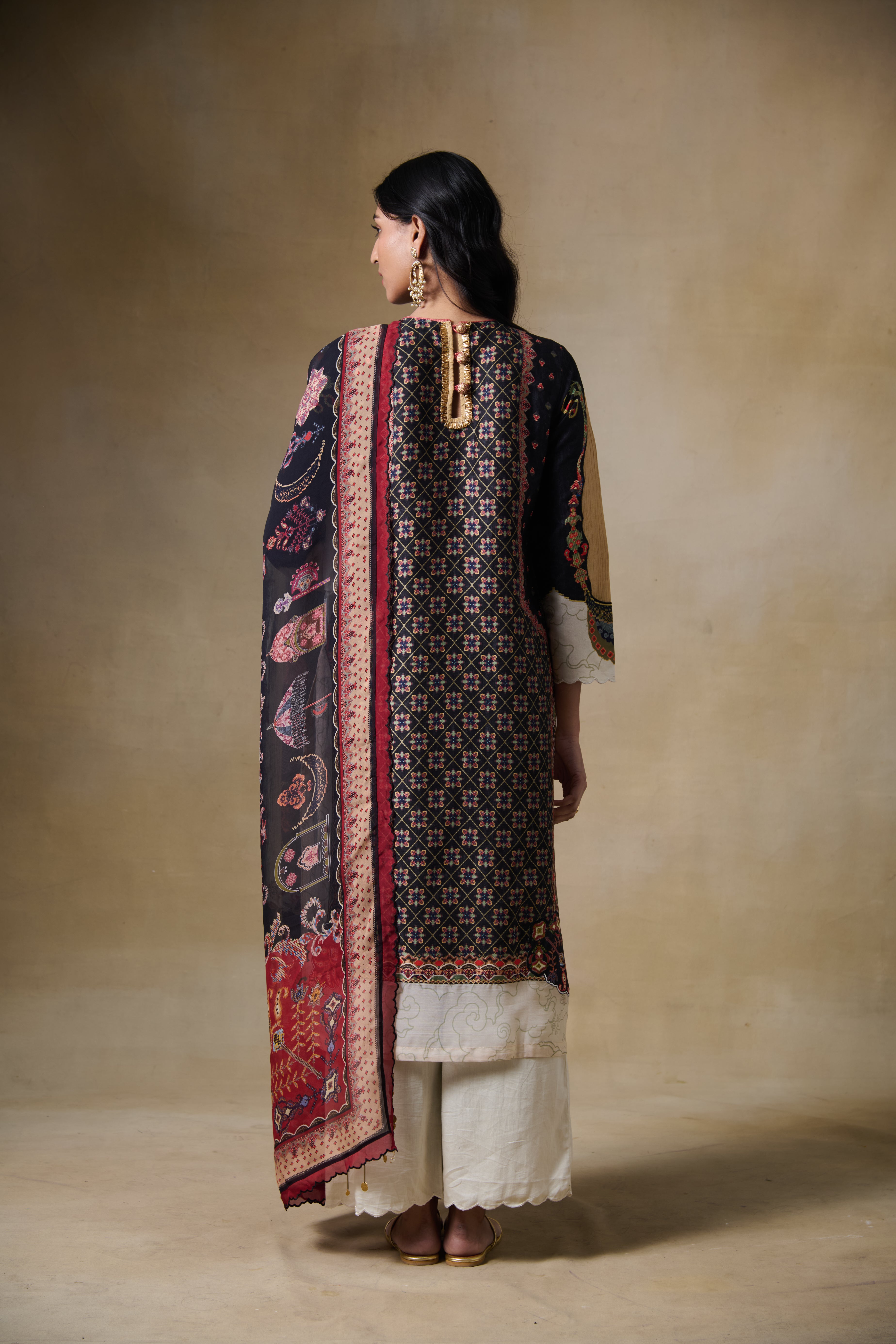 Sorai Kurta Set with Dupatta – Black & Off-white