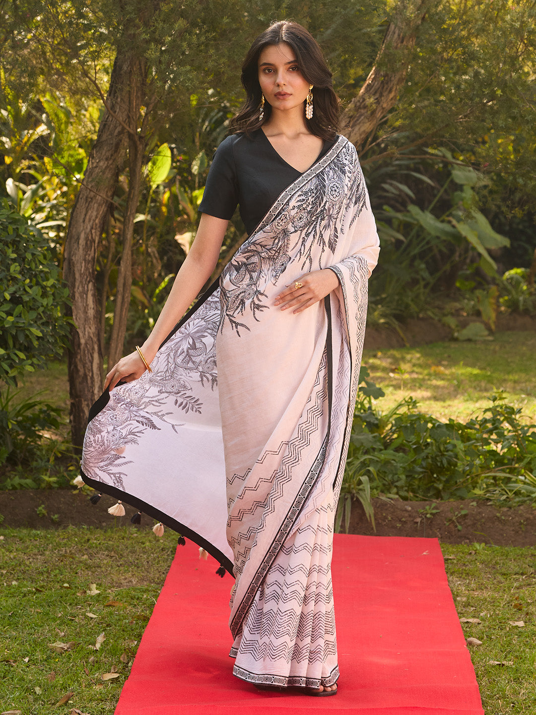 Katha Saree - Off-white & Black