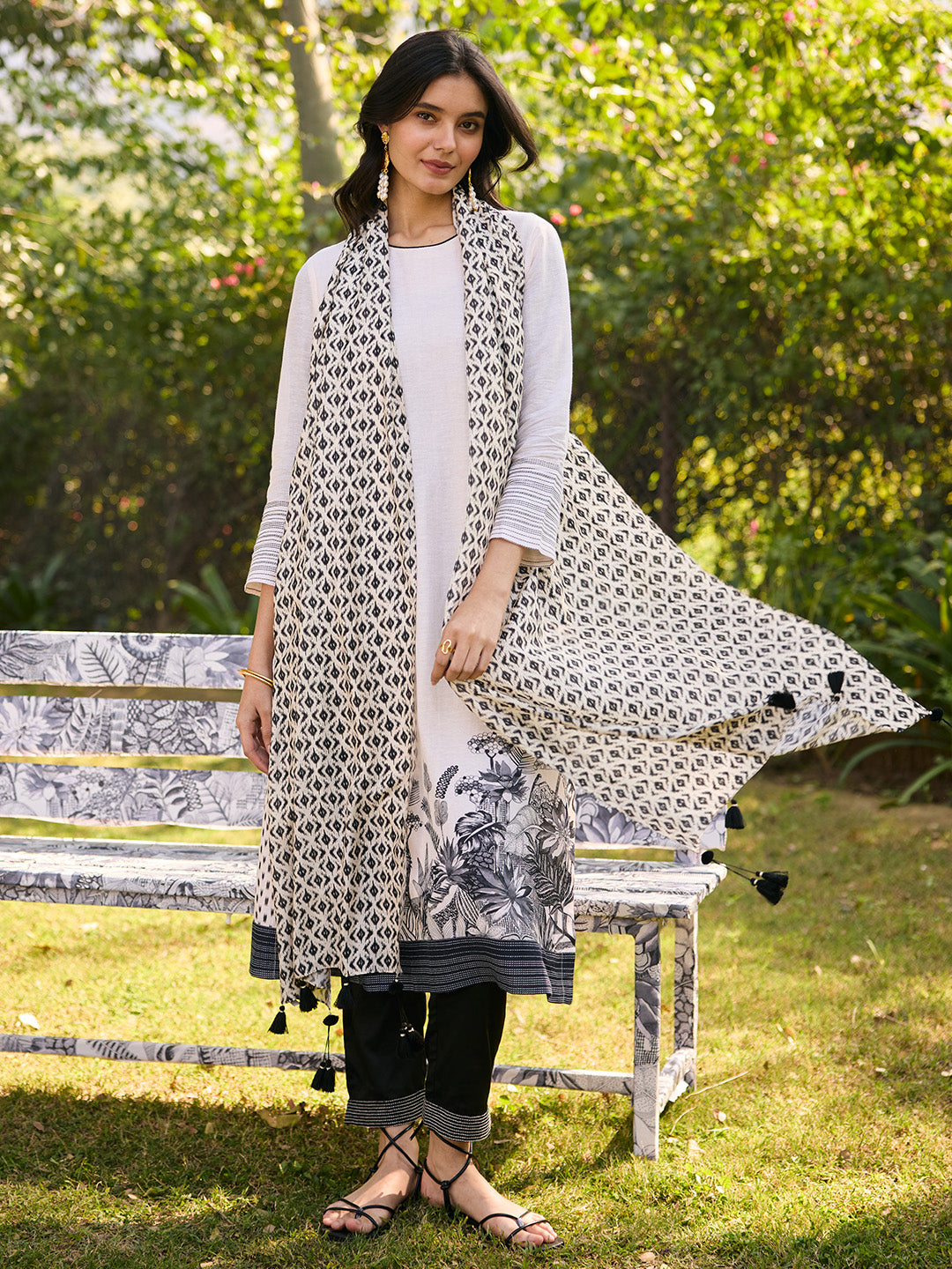 Katha Kurta Set with Dupatta - Off-white & Black