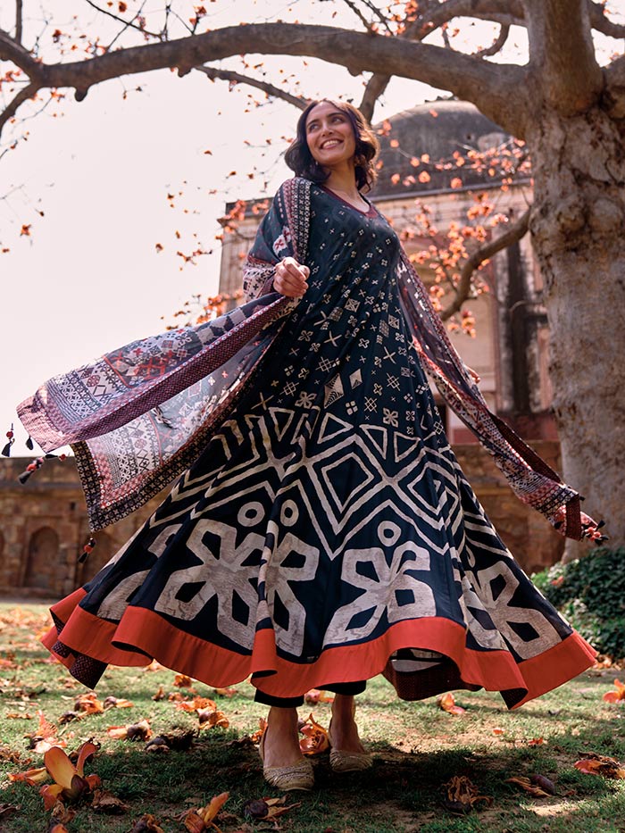 Wafa Kurta Set with Dupatta - Black