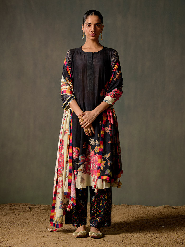 Aabha Black Kurta | Shop Saundh Rozana