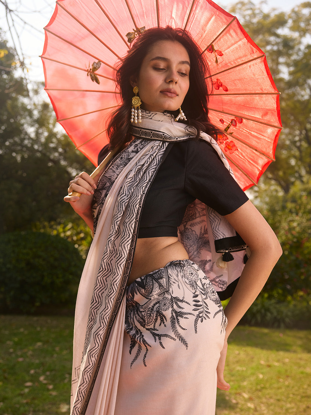 Katha Saree - Off-white & Black