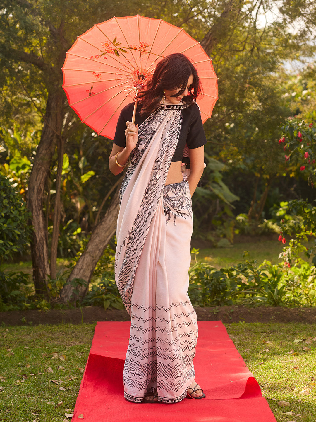 Katha Saree - Off-white & Black